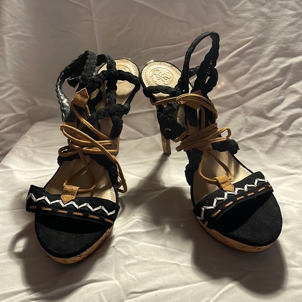 GUESS Brown,white and black cork heel